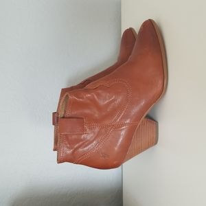Womens Frye 6.5 cognac tan ankle booties